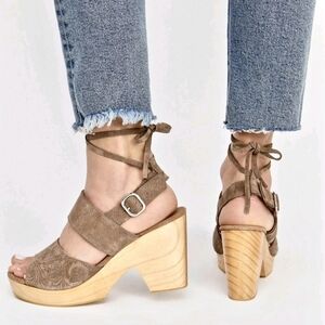 Free People Sandal Platform taupe Dover Emboss Suede Ankle Strap Clog 37 (6.5)